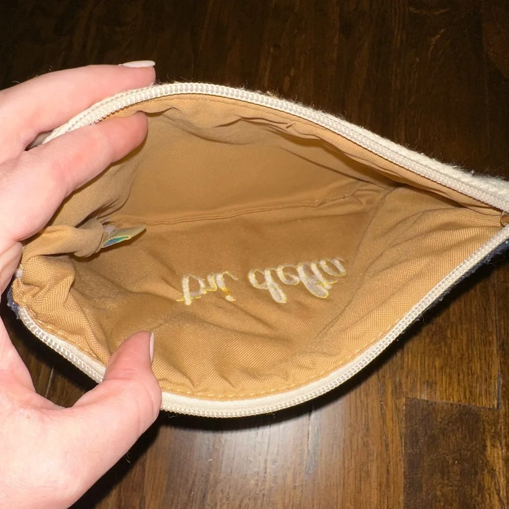 Tri Delta Pouch - Picture 3 of 4